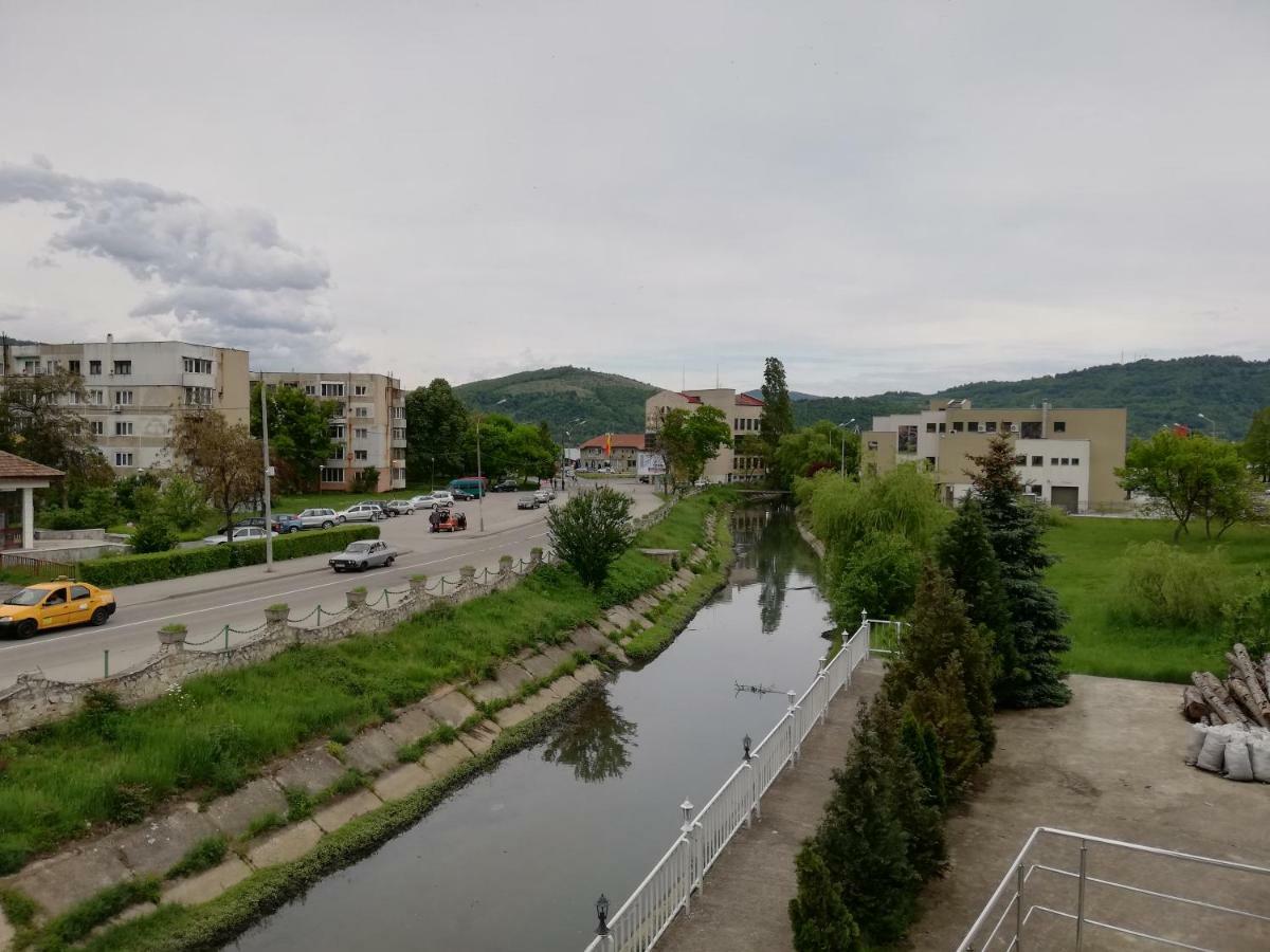 Complex Central Orsova Motel Exterior photo